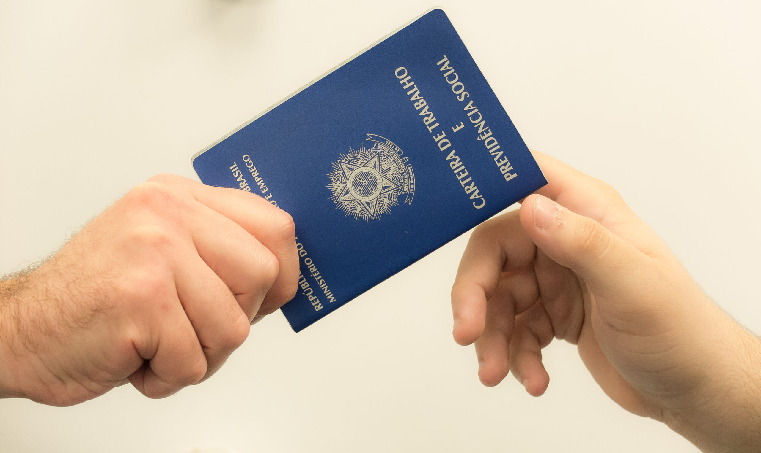 Deputados aprovam texto-base de MP sobre suspensão de contratos de trabalho