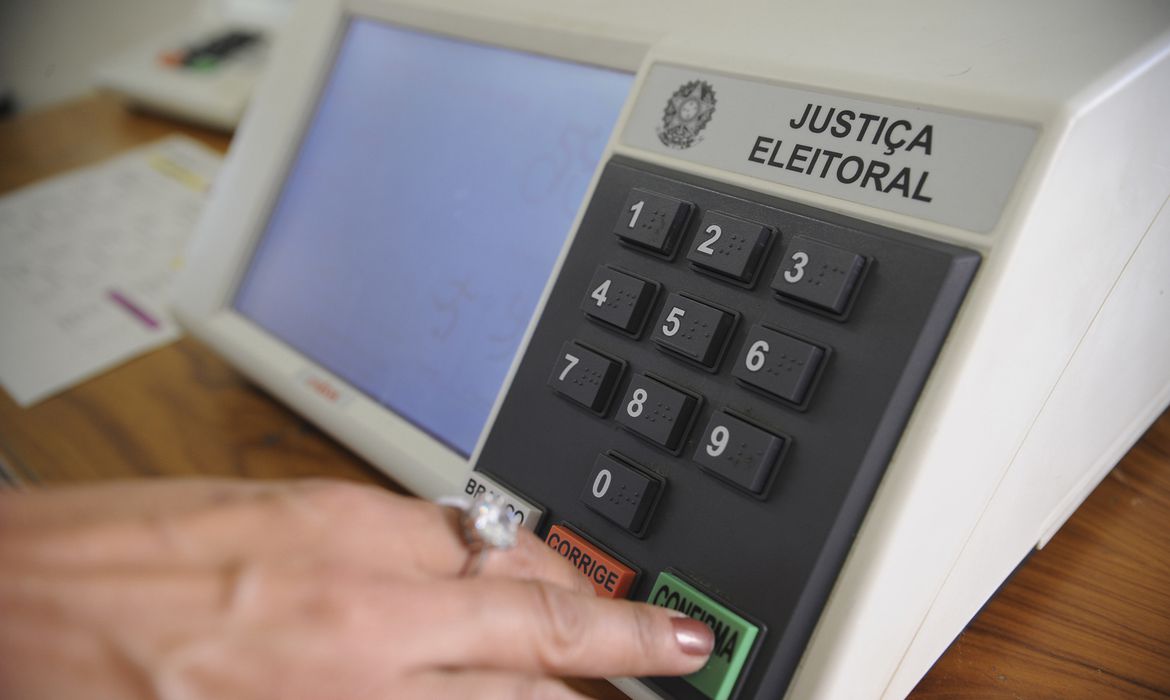Câmara aprova reforma eleitoral em 2º turno; proposta vai ao Senado