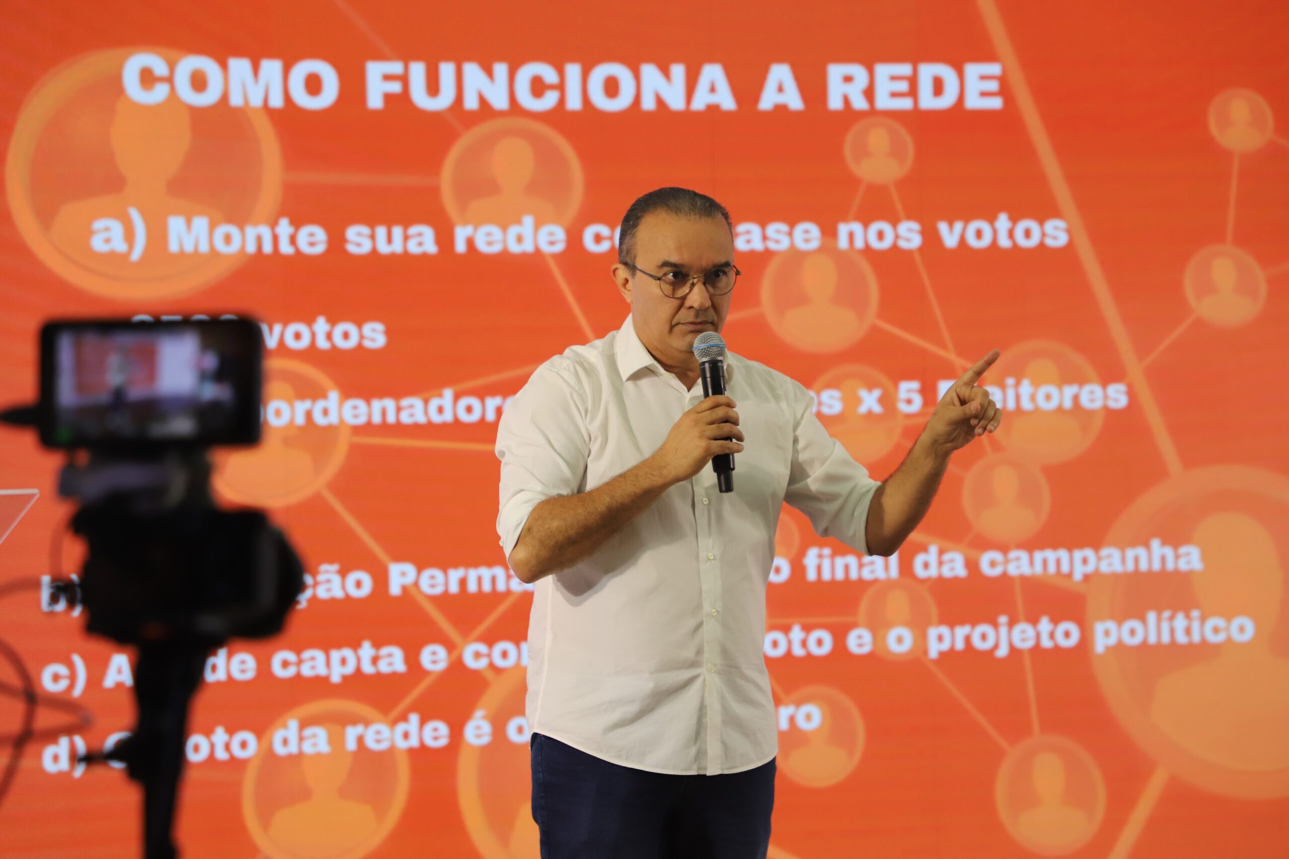 Conectando Política e Redes Sociais: Guia para Iniciantes