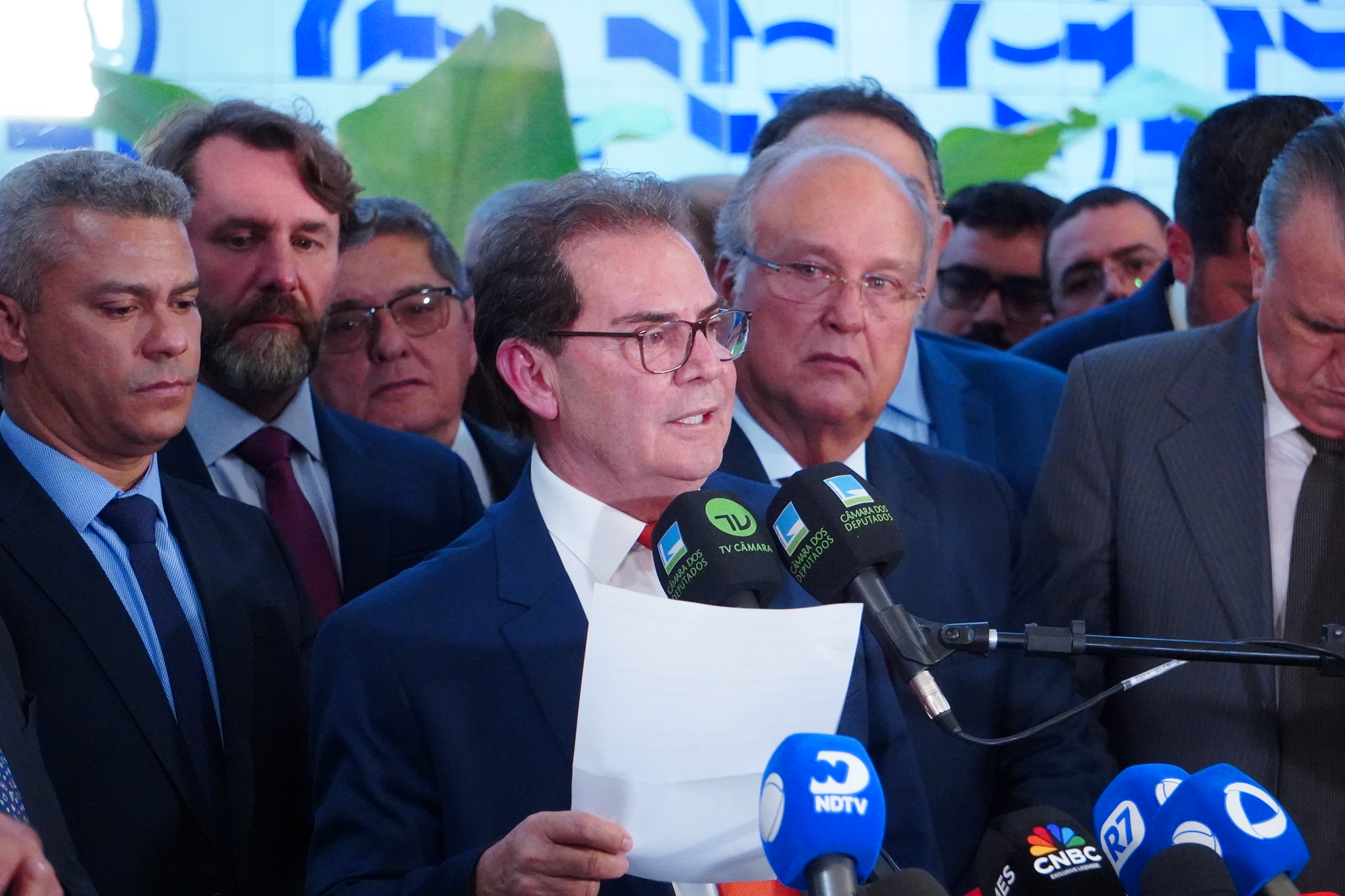 Federações e o rearranjo partidário no Brasil